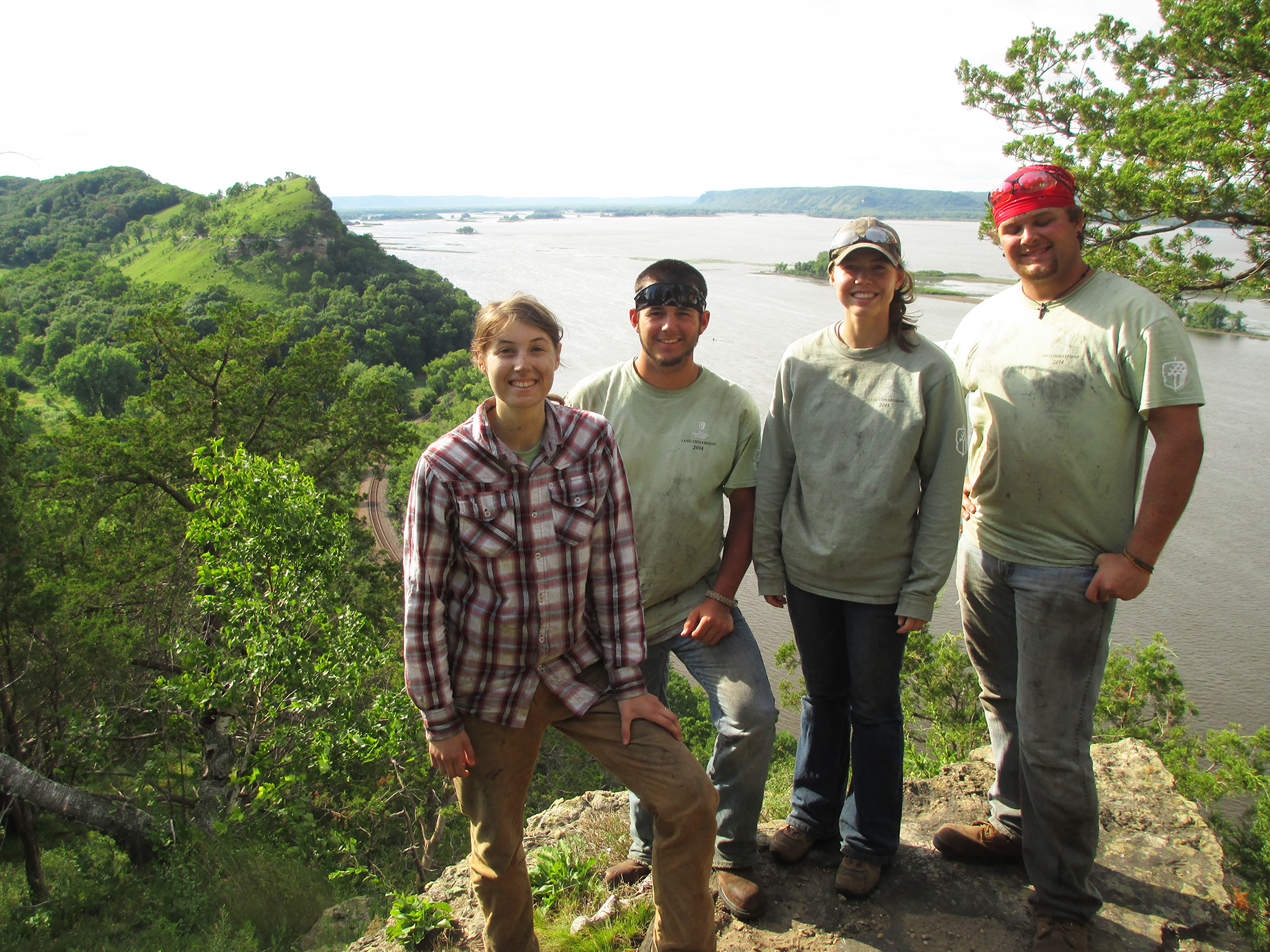 INHF Blufflands interns along the Mississippi